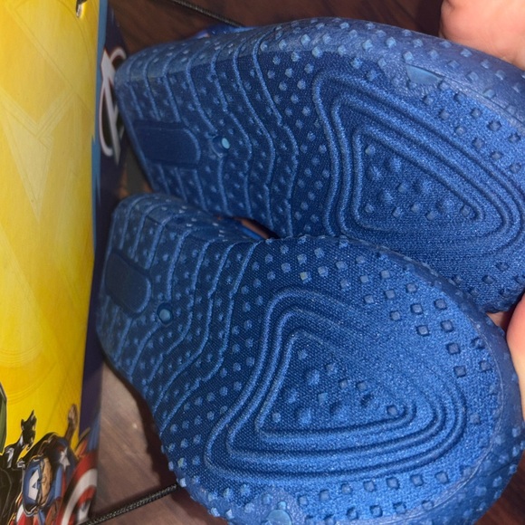 Marvel Avengers Kids Superhero water shoes unisex pool size 5 6 travel beach nwt - Picture 9 of 12